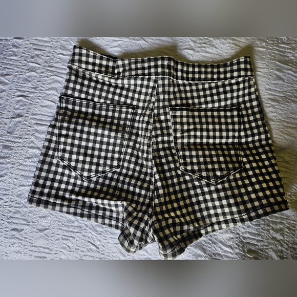 Forever 21 Black and White Checker Print Shorts Size 26 - Picture 3 of 9